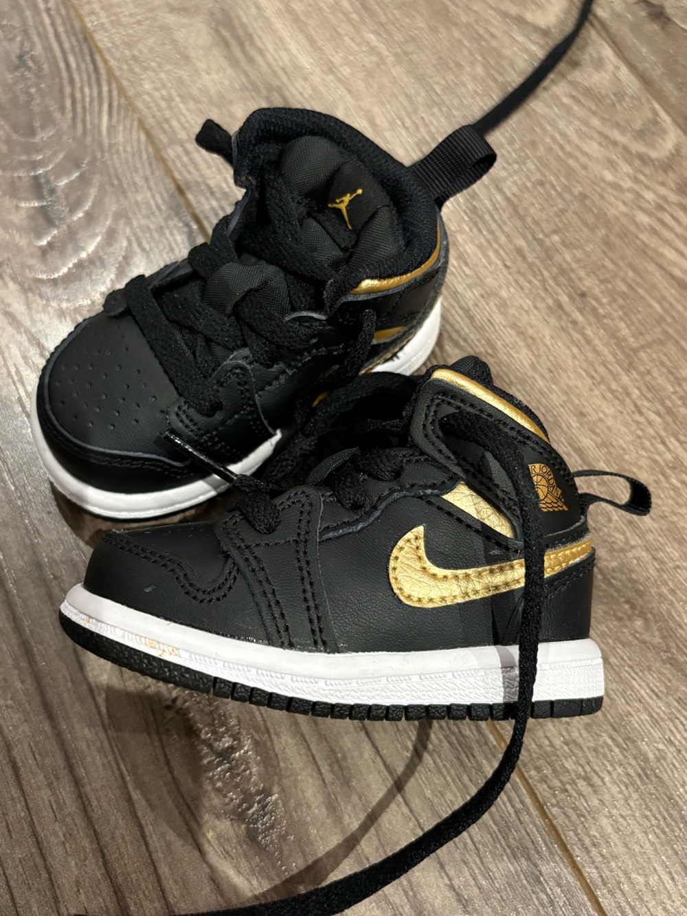Size 3c - Air Jordan Retro 1 Mid Gold Black White Toddler Authentic